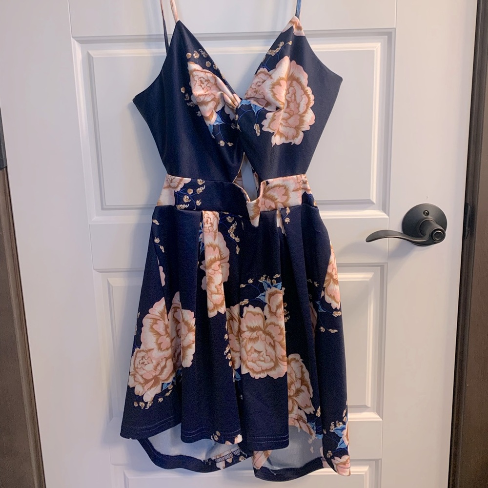 Open back flowered romper - Picture 1 of 4